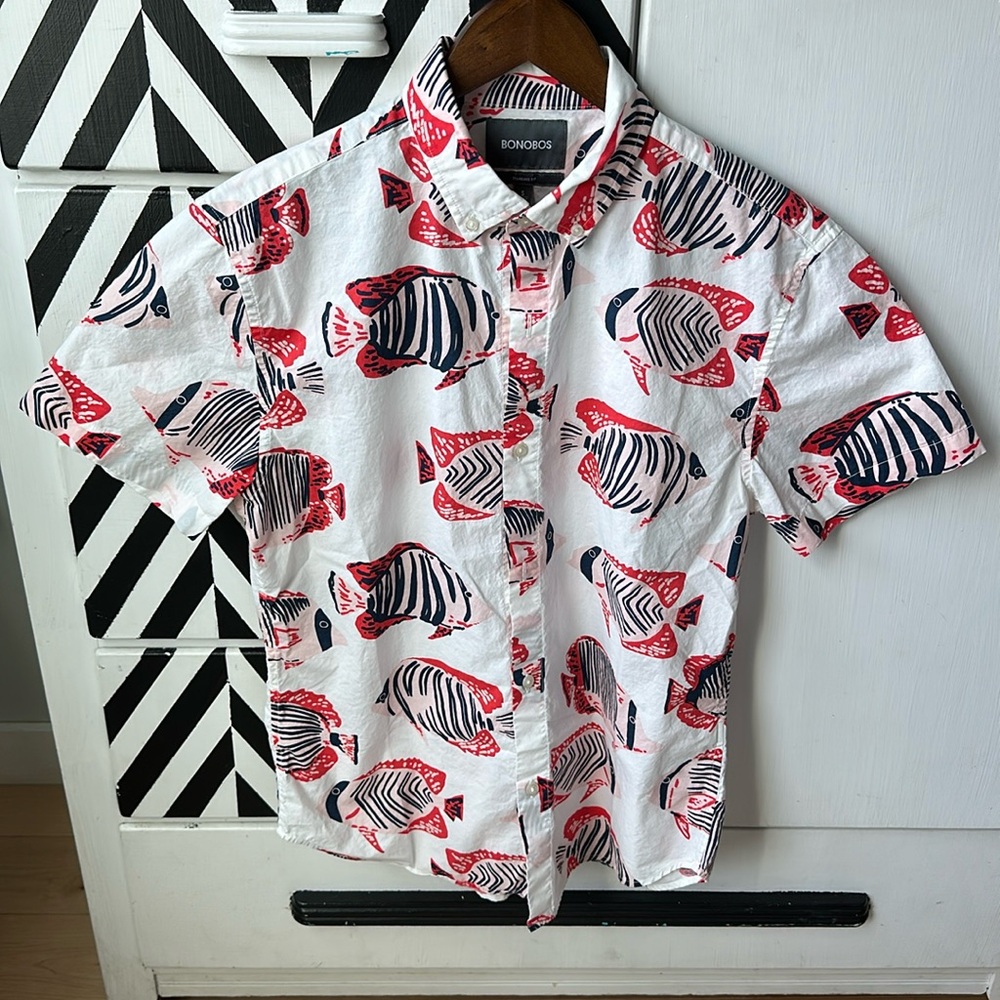 Bonobos white shirt-sleeved button up shirt, fish pattern, size small, short